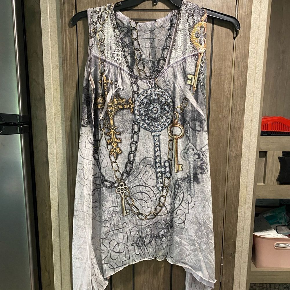 Women’s Sleeveless Cross & Chains XL Shirt (No Brand Tags)